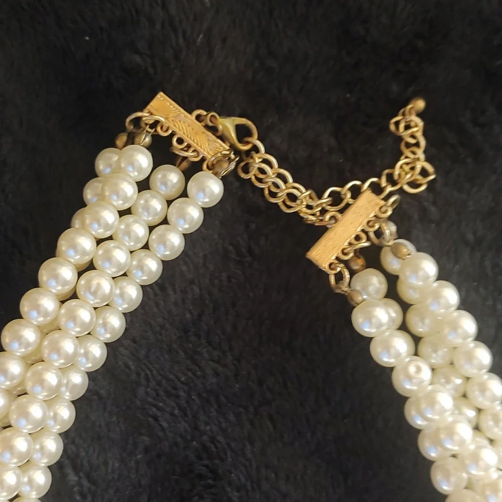 Pearl Faux Necklace - Picture 5 of 5